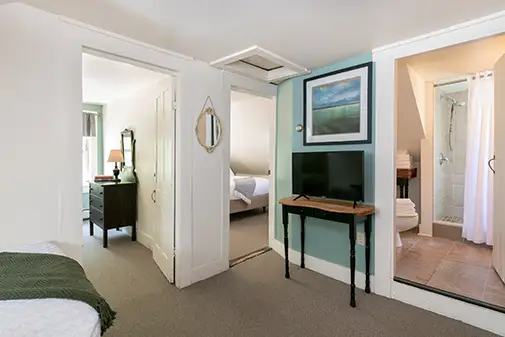 Ulla Suite common room at Hyde Away Inn, Vermont — sleeps up to 4 guests near Sugarbush resort